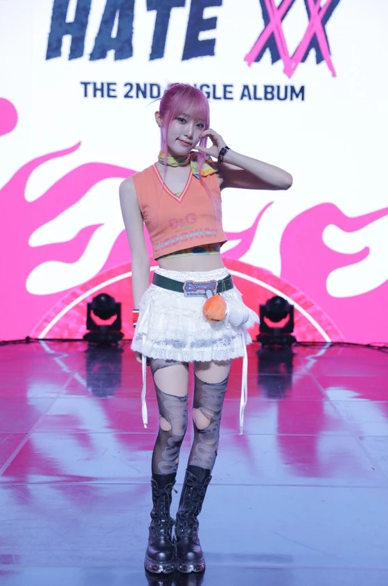 YENA / Yue Hua Entertainment