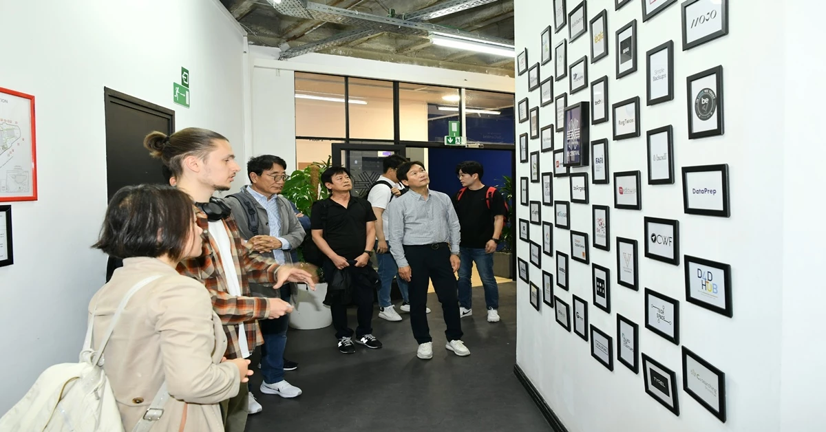 조현일 경산시장 등 프랑스 방문단의 현지 시찰 모습 / 경산시청