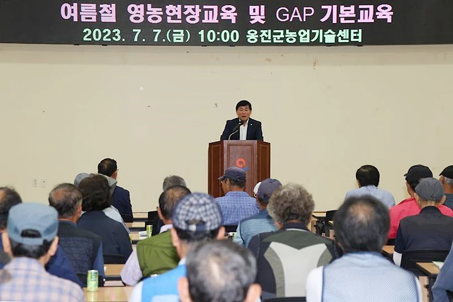 문경복 옹진군수(가운데)