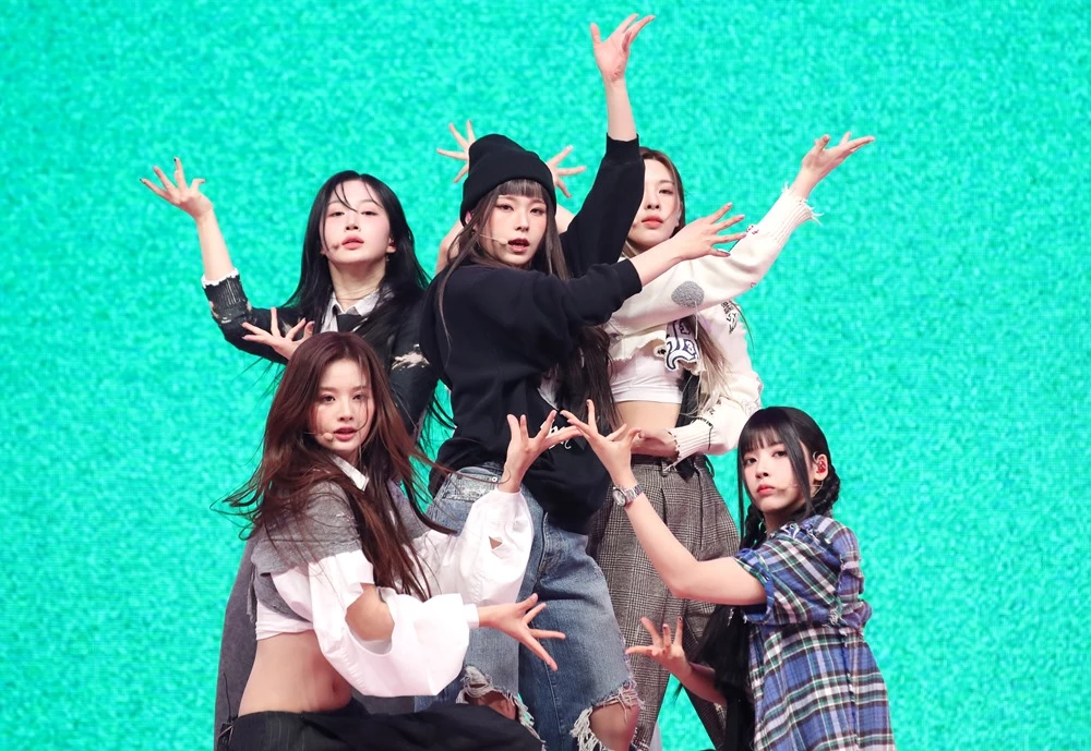 NMIXX(LILY, HAEWON, SULLYOON, BAE, JIWOO, KYUJIN) / NEWS1