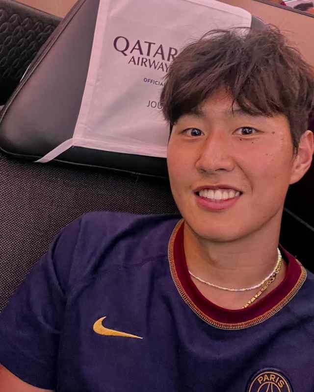 전용기 탑승한 이강인 / PSG 인스타그램