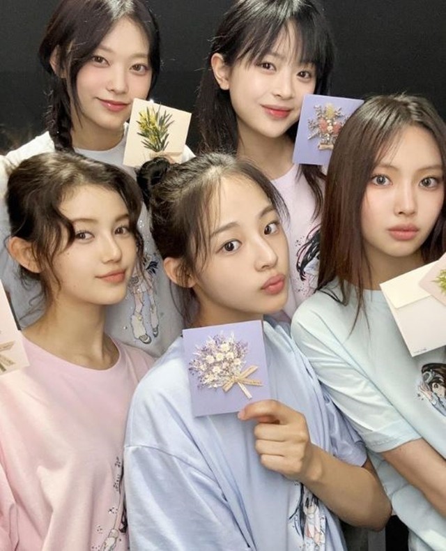 NewJeans     expressed gratitude to IU through their official SNS on the 20th.