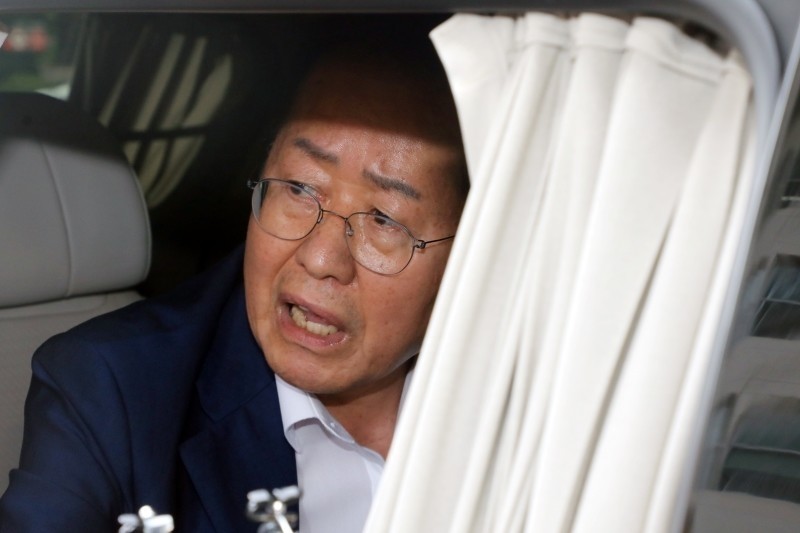 '골프 논란'이 불거진 지난 17일 오후 서울 영등포구 여의도 국회를 찾은 홍준표 대구시장. 윤재옥 국민의힘 원내대표와 면담을 마친 뒤 귀가하던 중 취재진 질문을 받고 답하고 있다.