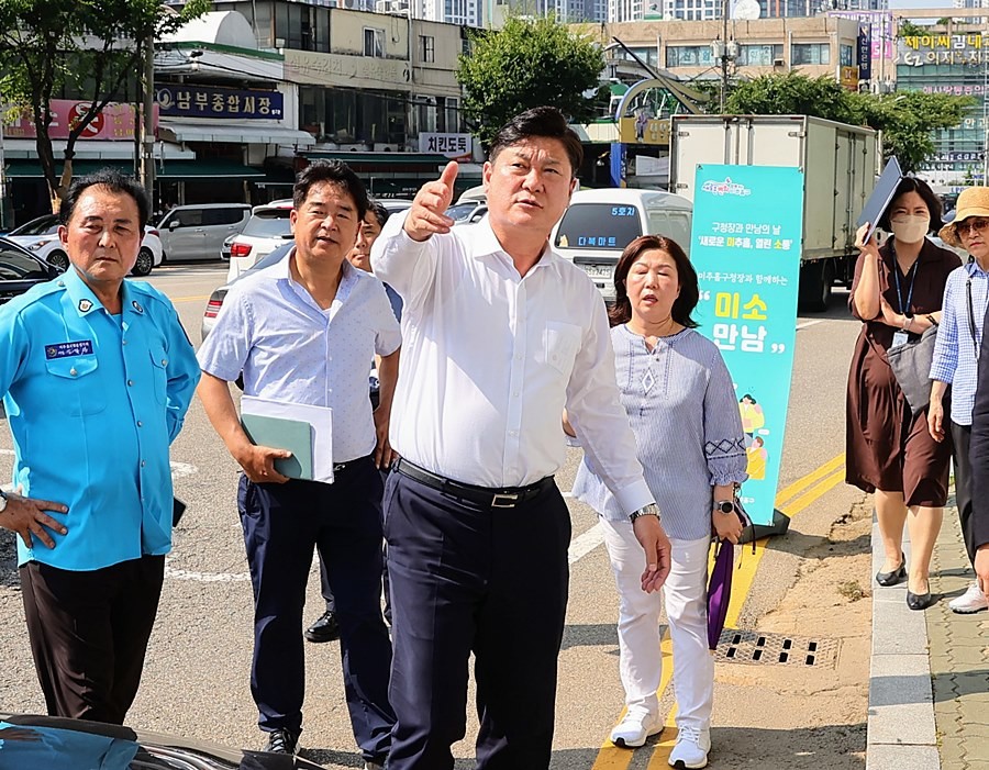 이영훈 미추홀구청장(가운데)
