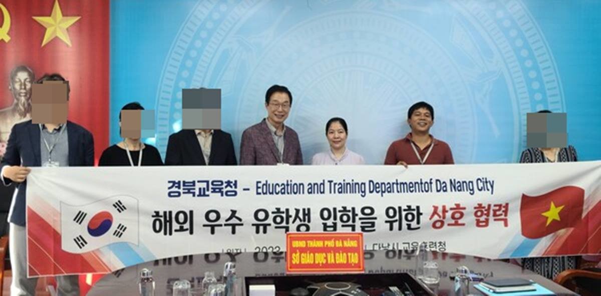 최악의 집중호우 피해를 낸 경북에서 민관군이 피해복구에 총력전을 펼치고 있는 와중에 임종식 경북도교육감이 동남아 해외출장에 나선 것으로 드러나 논란을 빚고 있다. 사진은 27일 베트남 다낭에서의 임종식 교육감/경북교육청