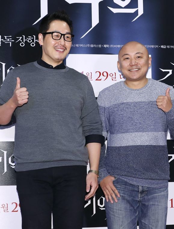 (왼쪽부터) 웹툰작가 김풍, 주호민. 김풍은 본 사건과 무관하다. / 이하 뉴스1