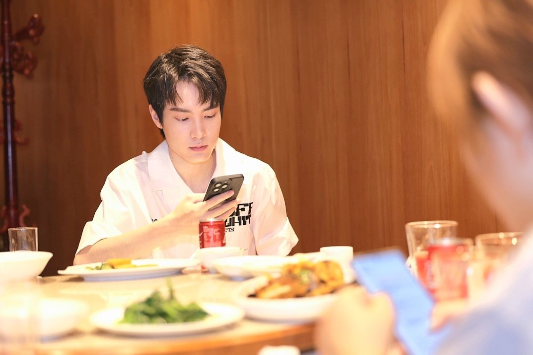 최근 중국 베이징에서 드라마 '두 남자' 대본 리딩을 마친 배우 호세군 / 이하 마운틴무브먼트 스토리