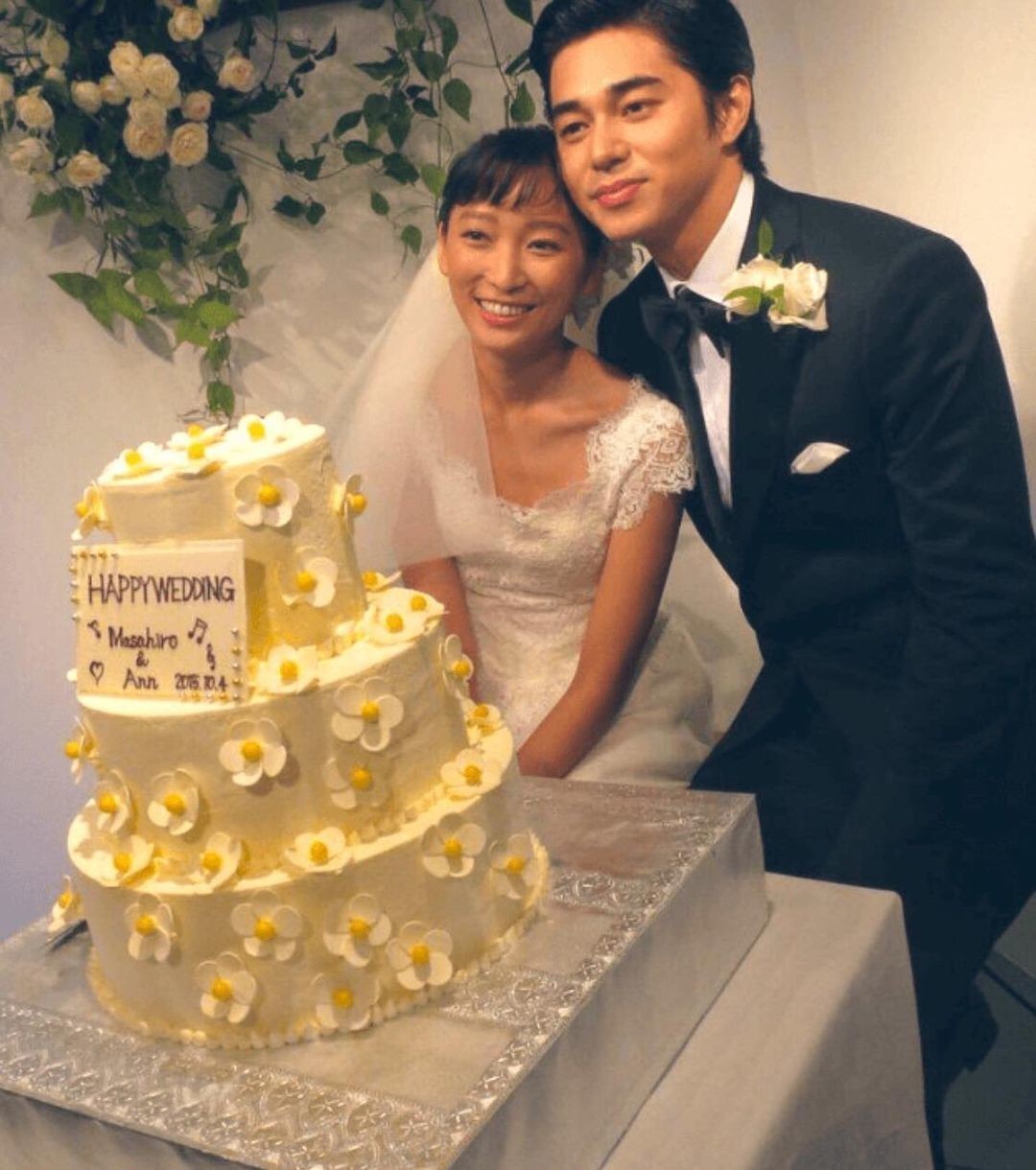 카라타 에리카와 불륜을 저질렀던 일본 배우 히가시데 마사히로. 전 배우자 안 / 안 인스타그램