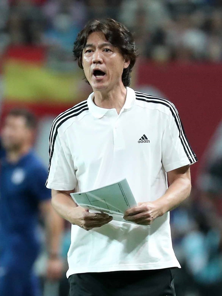 홍명보 감독이 지난달 27일 서울 마포구 서울월드컵경기장에서 열린 2023 쿠팡플레이 시리즈 1차전 팀 K리그와 아틀레티코 마드리드(AT 마드리드)의 경기에서 작전을 지시하고 있다.