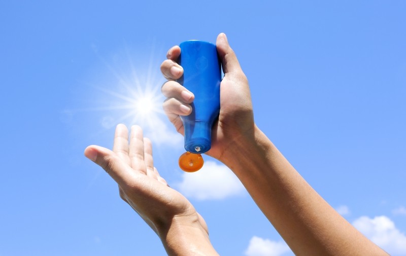 자외선 차단제는 자외선으로부터 우리 피부를 보호하는 역할을 한다. / Me dia-Shutterstock.com
