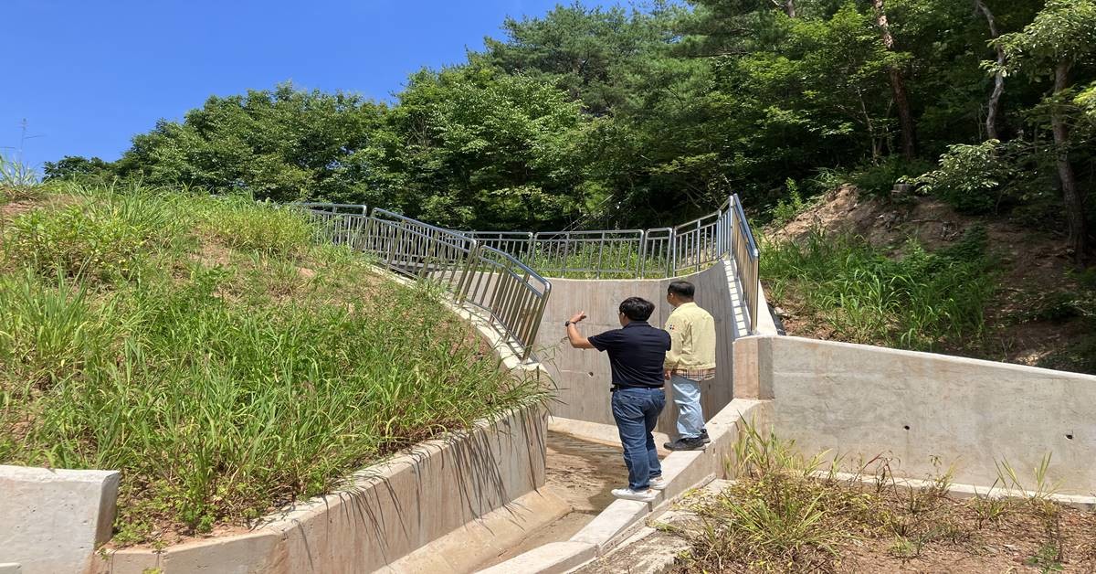 영양군이 태풍 대비 관내 저수지 74개소에 대해 안전관리 실태 점검에 나섰다./영양군