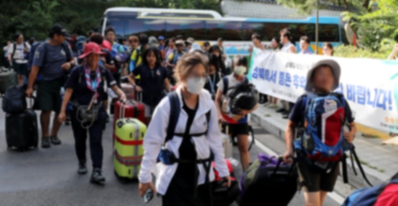전북 부안군 새만금 야영장을 떠난 '2023 새만금 세계스카우트 잼버리' 대만 스카우트 대원들이 8일 오후 서울 성북구 고려대학교 기숙사에 도착하고 있다. 기사 이미지를 돕기 위한 이미지 / 이하 뉴스1