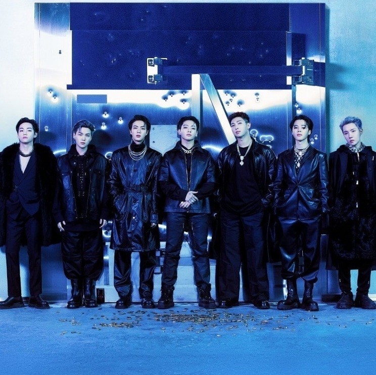 세계적인 인기 그룹 방탄소년단(BTS). 멤버 진과 제이홉은 현재 군 복무 중이다. / 빅히트 공식 인스타그램