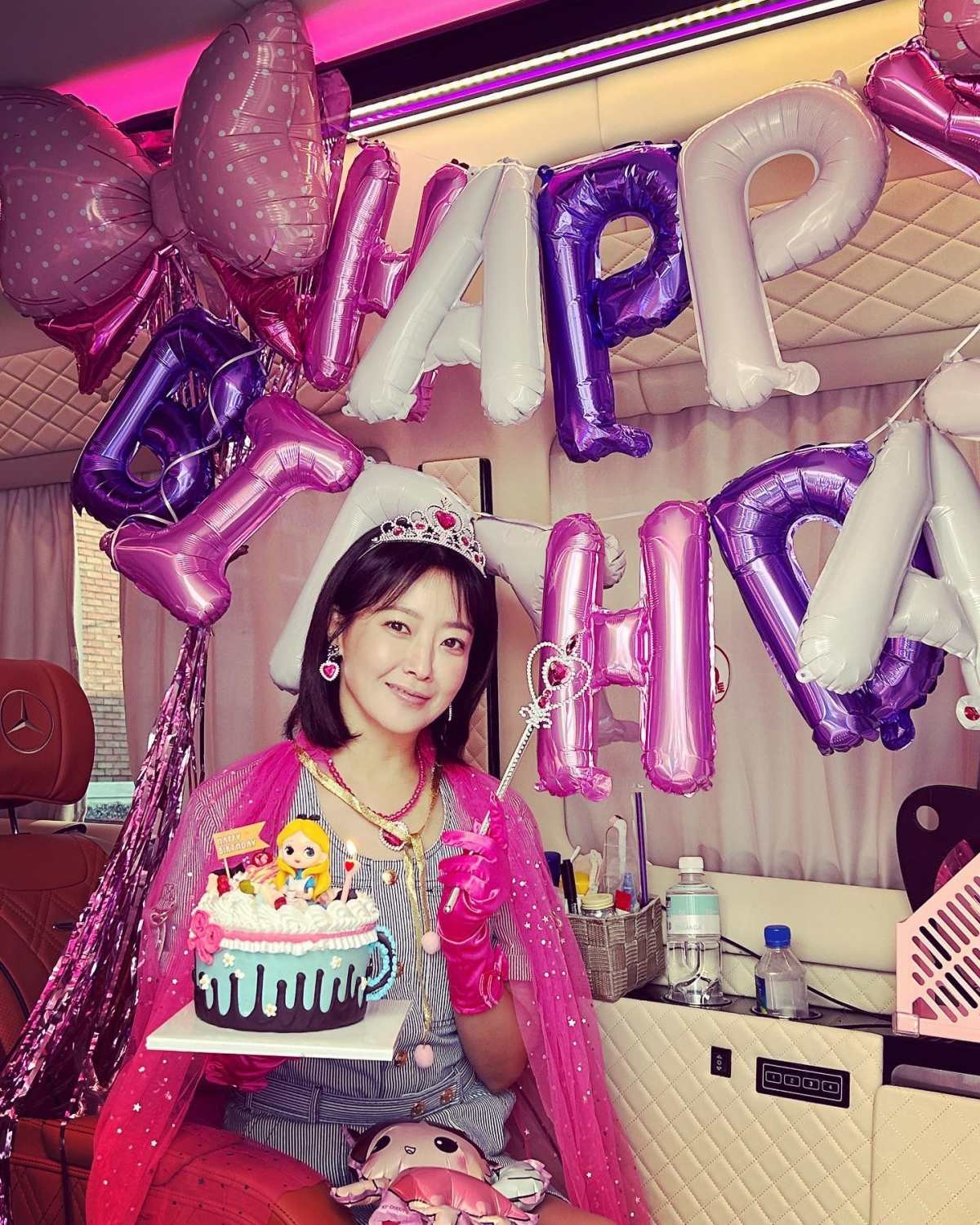 영화 '달짝지근해: 7510'을 통해 유해진과 호흡을 맞춘 배우 김희선 / 김희선 인스타그램