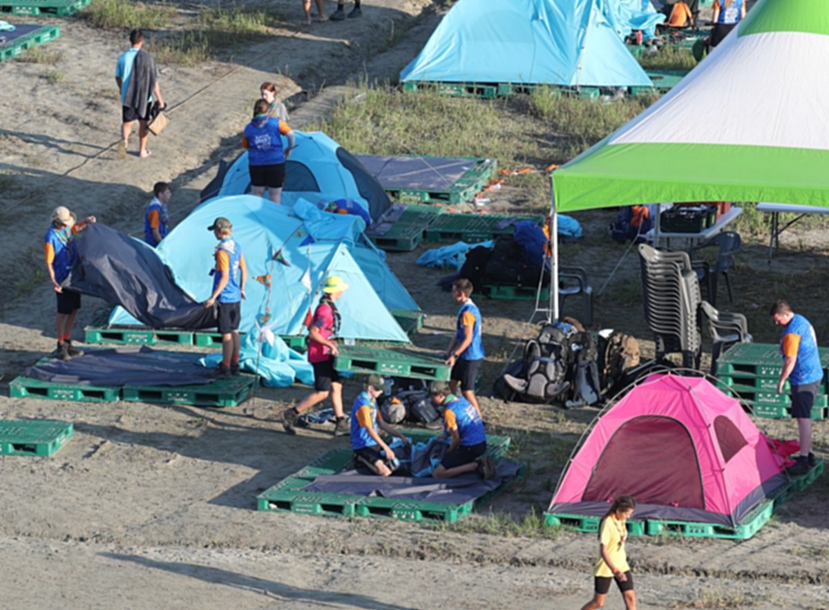 각종 논란 속 파행을 빚은 '2023 새만금 세계 스카우트 잼버리'. 사진은 지난 8일 야영지에서 조기 퇴영하는 스카우트 대원들의 모습이다.