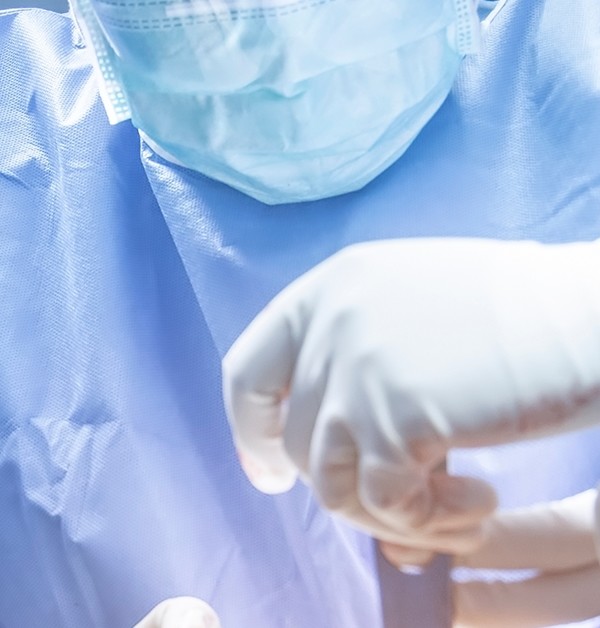 정형외과 의사 (참고 사진) / Peter Porrini-shutterstock.com