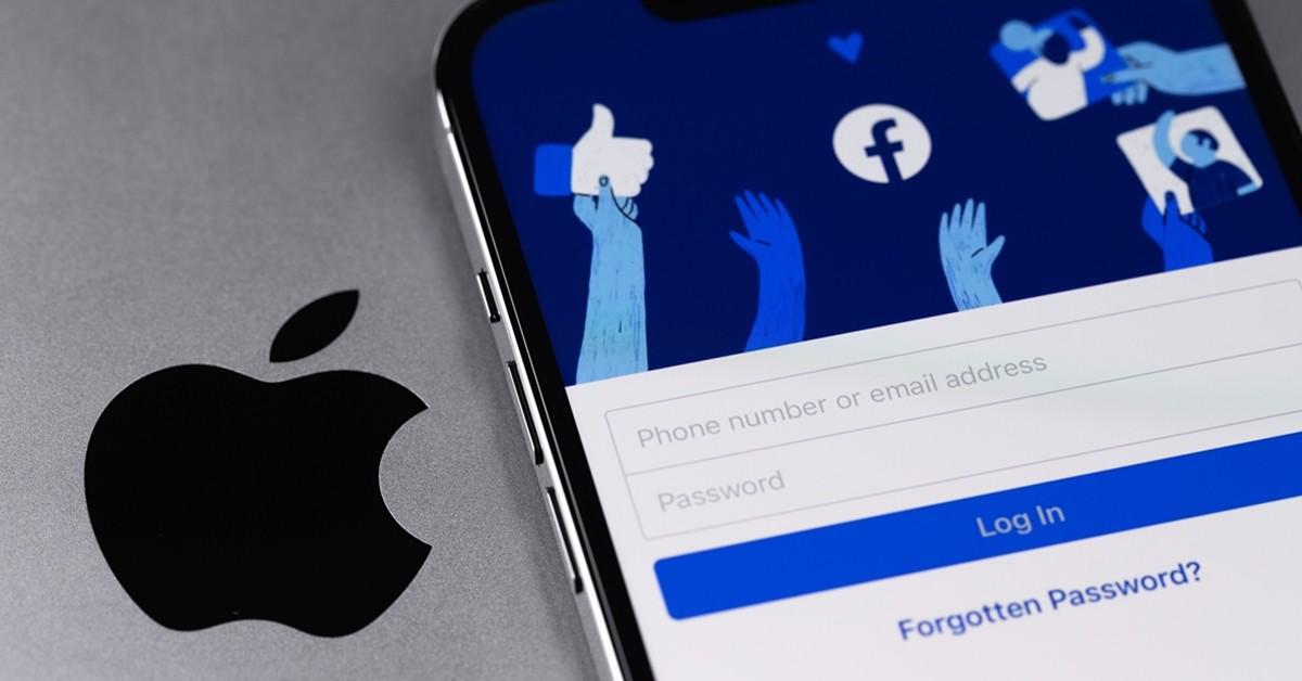 애플 로고와 페이스북 화면 /Primakov-shutterstock.com