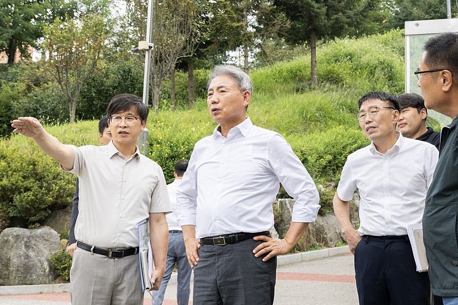 윤환 계양구청장(가운데)