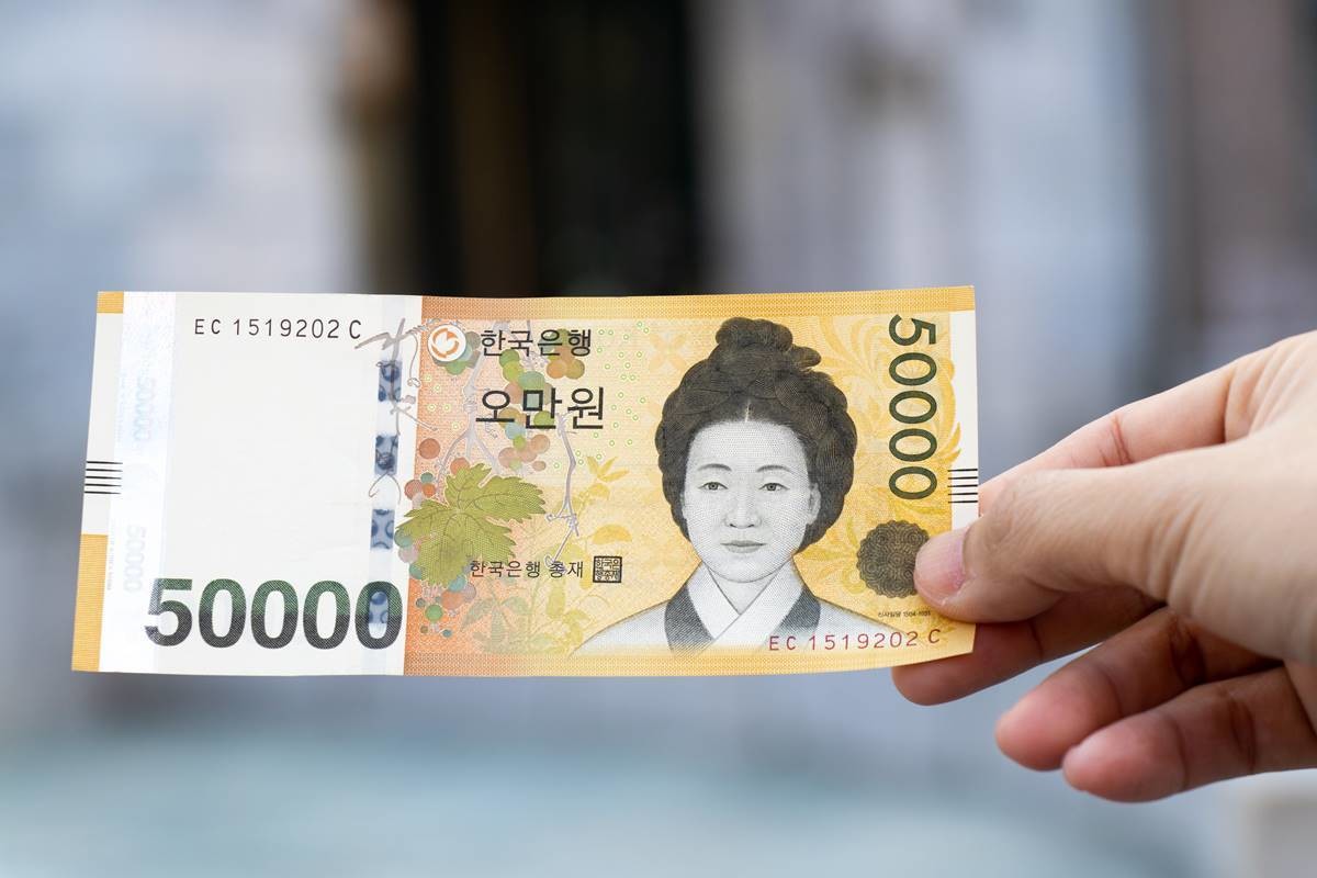 중고거래 이해를 돕기 위한 자료 사진 / Bankrx-Shutterstock.com