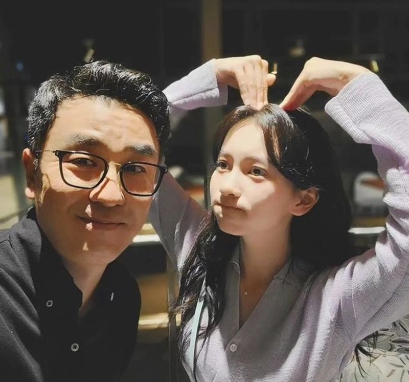영화 '7번방의 선물'에서 부녀 사이로 호흡 맞췄던 류승룡과 갈소원 / 류승룡 인스타그램