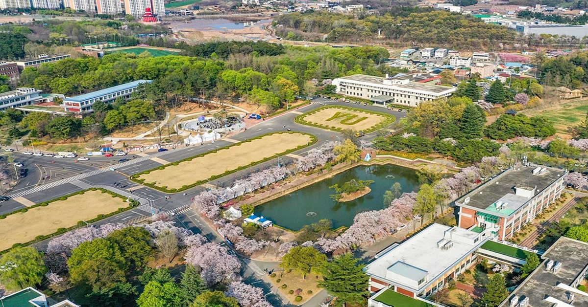 영남대학교 전경 / 영남대학교