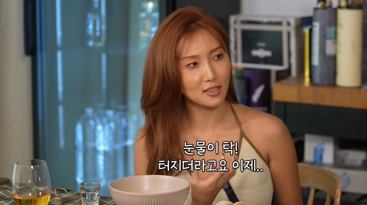 외설 논란 당시 심경을 밝히는 화사