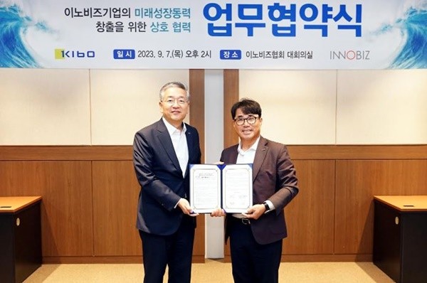 김종호 기보 이사장은 “이번 협약은 기보의 기술금융과 이노비즈협회의 기업 네트워크 간 연계를 통해 다양한 방면에서 시너지 효과를 창출하게 될 것이다”며, “앞으로도 기보는 유관기관과의 협업사업 모델을 확대하여, 기술혁신형 중소기업의 미래성장동력 확보를 위한 정부 정책에 적극 부응하겠다”고 밝혔다. / 사진제공=기보