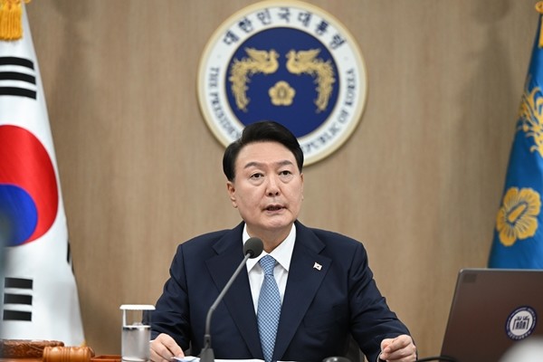 윤석열 대통령이 12일 오전 용산 대통령실 청사에서 열린 제38차 국무회의를 주재하며 모두발언을 하고 있다. / 뉴스1
