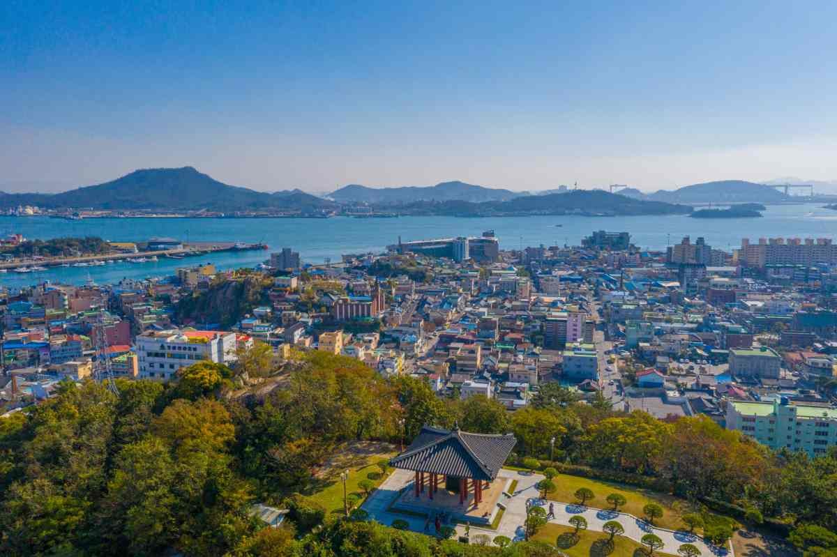 높은 곳에서 내려다본 목포시 전경. / trabantos-shutterstock.com