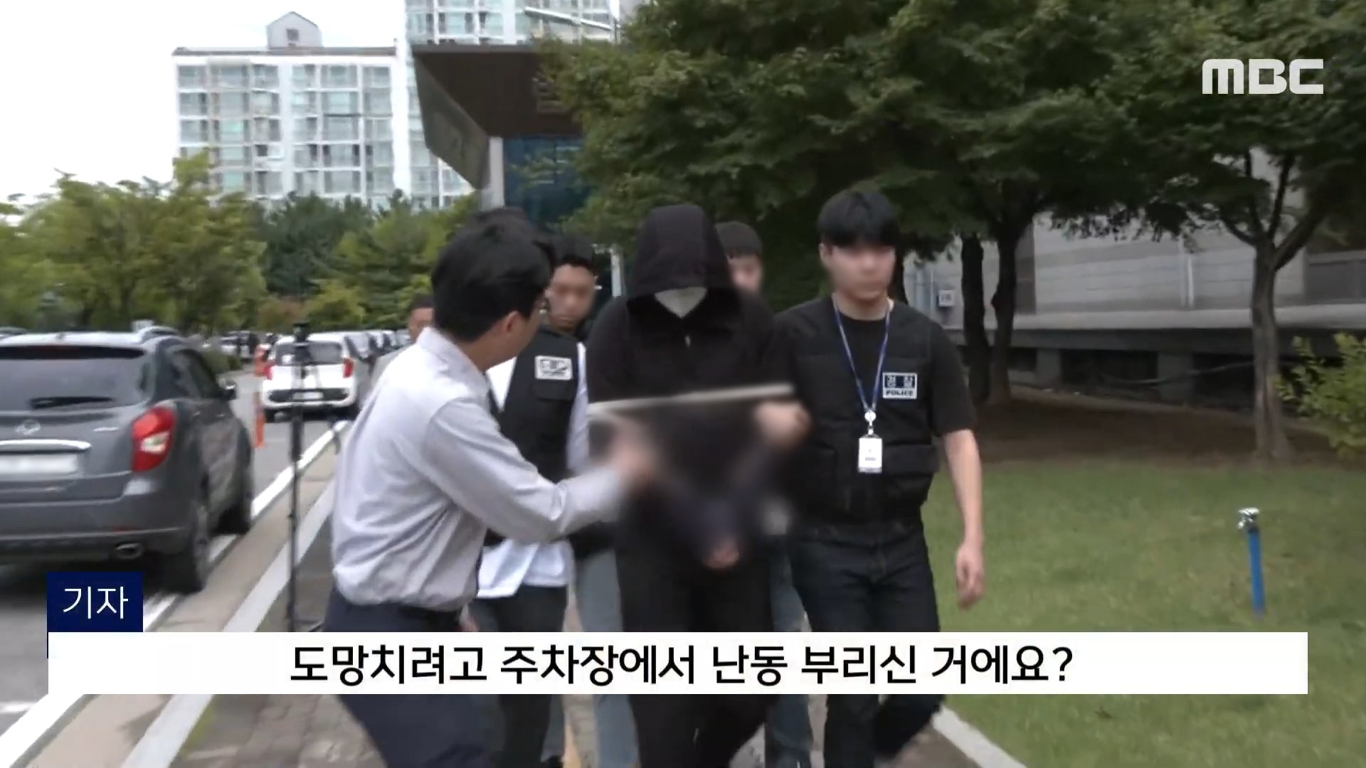 법원에 출석한 '안산 음주운전 난동' 피의자를 향해 질문하는 백승우 MBC 기자 / 유튜브 'MBCNEWS'