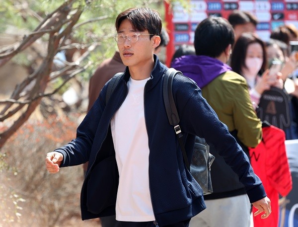 손준호가 지난 3월 대한민국 축구 국가대표팀 소집 훈련을 위해 경기 파주트레이닝센터에 들어서고 있다. / 뉴스1