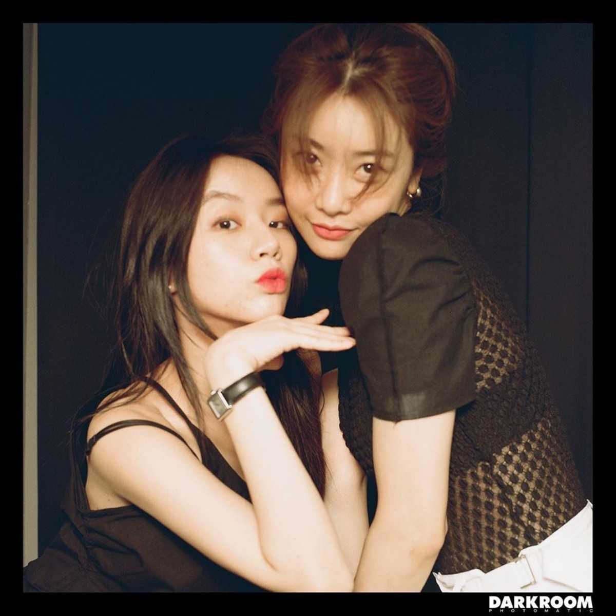 걸스데이 막내 혜리와 맏이 소진. / 유라 인스타그램