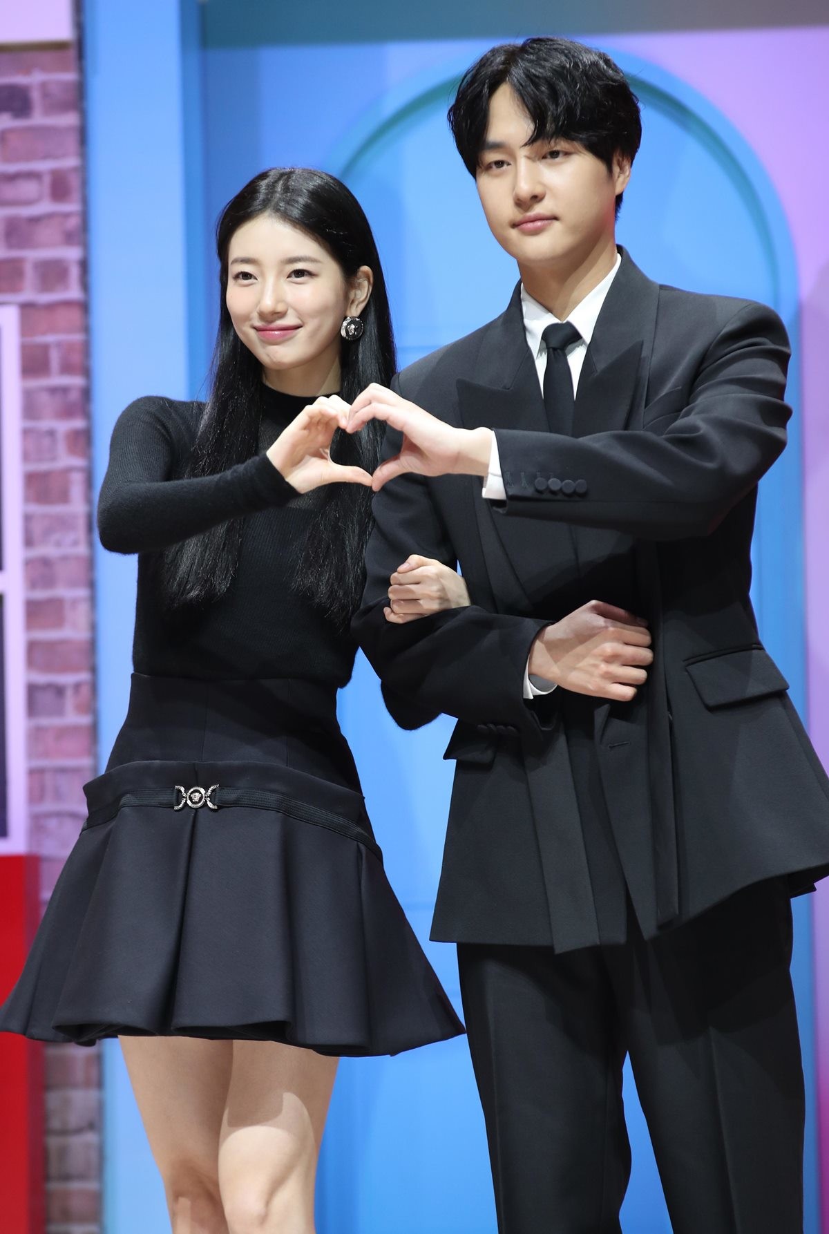 배우 수지, 양세종이 18일 오전 서울 강남구 코엑스 신한카드 아티움에서 열린 넷플릭스 '이두나!' 제작발표회에 참석했다. / 뉴스1