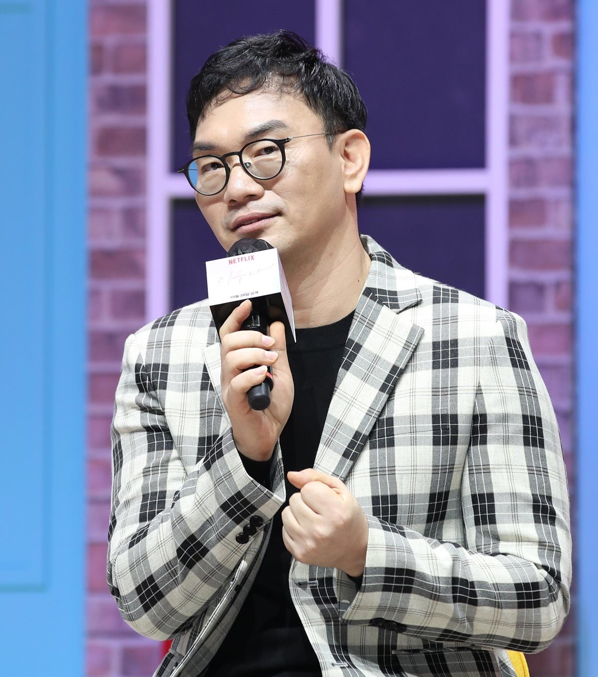 이정효 감독이 18일 오전 서울 강남구 삼성동 코엑스 신한카드 아티움에서 열린 넷플릭스 '이두나!' 제작발표회에서 작품에 관해 이야기하고 있다. / 뉴스1