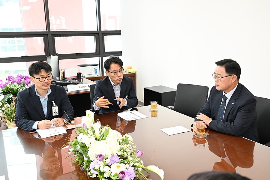 강수현 양주시장(오른쪽)