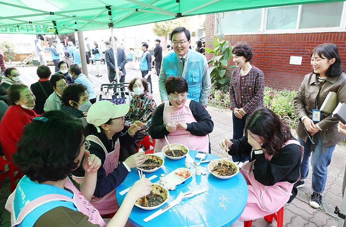 [포토]광주시 북구, 사랑의 밥차 운영