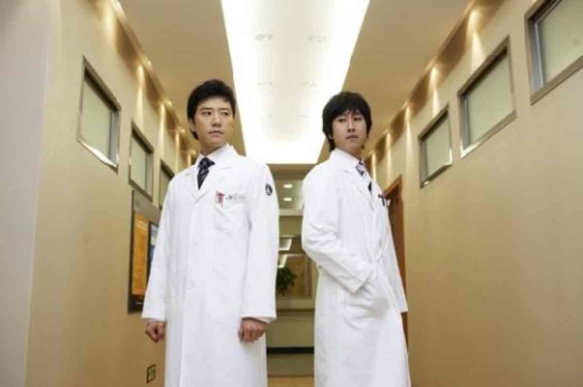 '하얀거탑' 출연한 김명민과 이선균. / MBC 제공