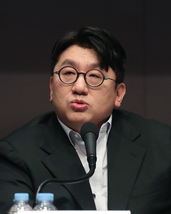방시혁이 지난 3월 서울 중구 프레스센터에서 열린 관훈클럽 초청 관훈포럼에 참석했다. / 뉴스1