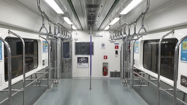 내달 1일부터 서울지하철 7호선 승객은 평일에도 자전거를 휴대하고 전동차를 탈 수 있게 된다고 서울시가 31일 밝혔다. / 서울시 제공
