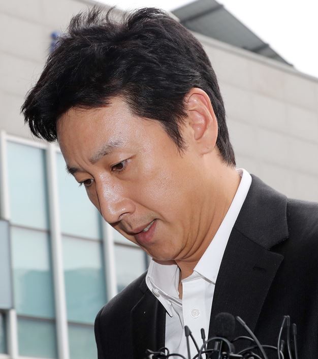 잇따른 연예인들의 마약 관련 사건이 터지고 있다. 배우 이선균은 간이시약검사에서는 음성이 나왔다. / 뉴스1
