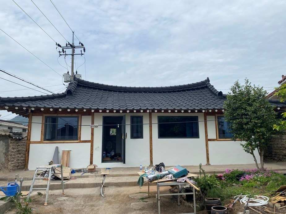 지난 5월 빈집 리모델링 공사 중인 전남 강진군 병영면의 한 주택 / 강진군 제공