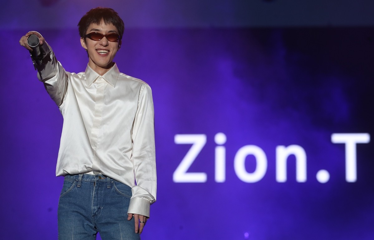 자이언티가 2019년 10월 9일 서울 마포구 난지한강공원에서 열린 할리스커피페스티벌에서 공연을 선보이고 있다. / 연합뉴스