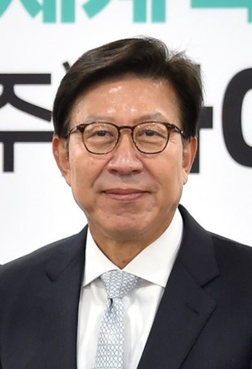 박형준 부산시장이 지난 2021년 시장 보궐선거 때 박 시장 딸의 입시 비리 의혹를 제기한 김승연 전 홍익대 교수에게 “흑색선전” “비열한 선거공작” 등으로 부인 하다가 항소심에서 패소 당하면서 위자료 2000만 원을 배상하게 됐다. / 사진=위키