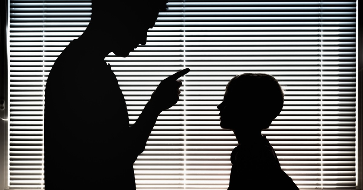 아들을 훈육하는 아빠 이미지 (참고 사진) / KieferPix-shutterstock.com