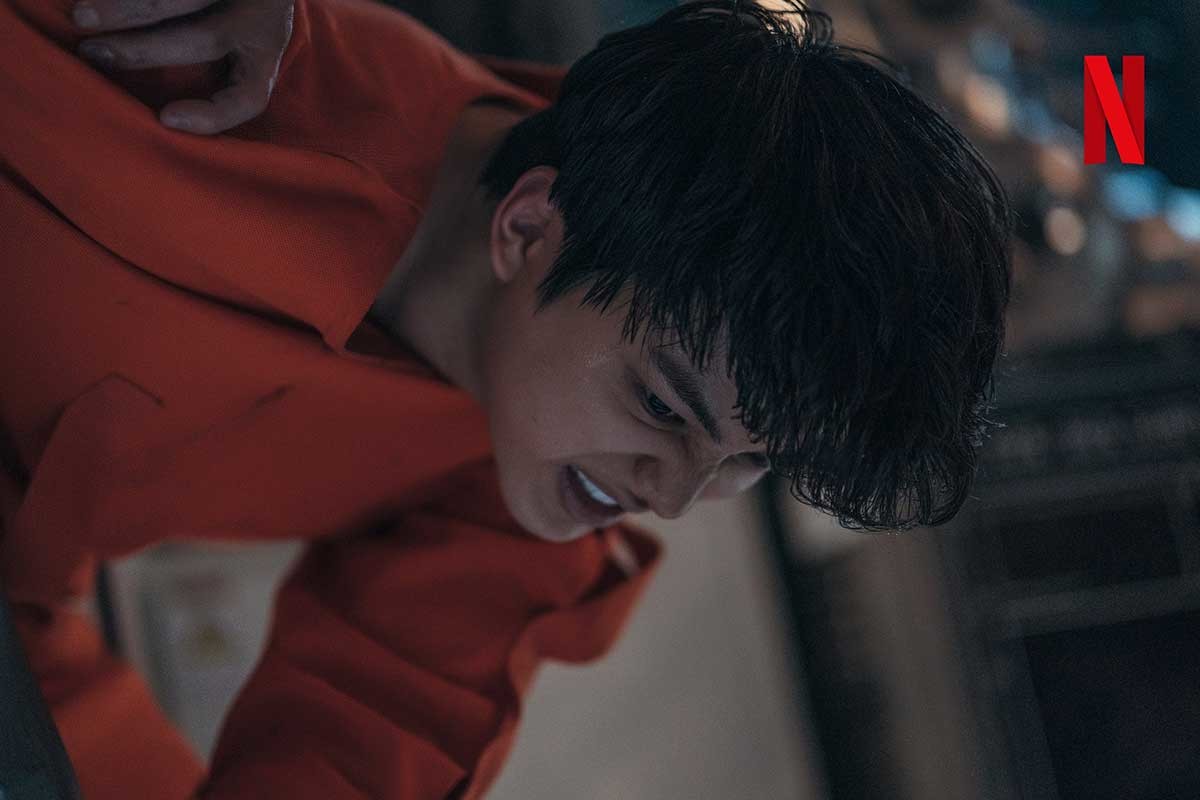 스위트홈2에 출연한 배우 송강의 모습 / 넷플릭스 제공
