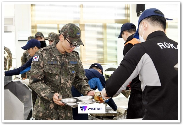 공군 제1 전투비행단은 12월 4일(월) 공공급식전자조달시스템(NeaT)을 활용한 급식을 본격적으로 시작하였다. (사진 = 하사 장석원)