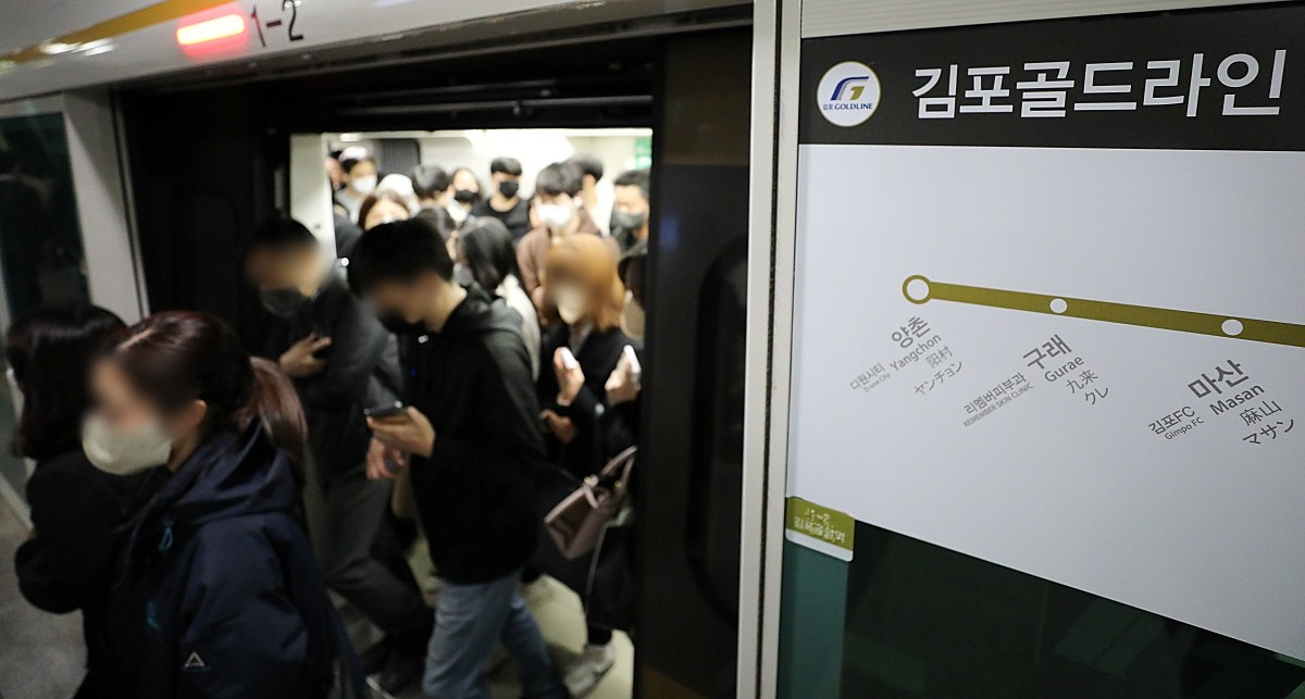 경기 김포시와 서울을 잇는 김포도시철도 '김포골드라인'. 기사 이해를 돕기 위한 이미지 / 뉴스1