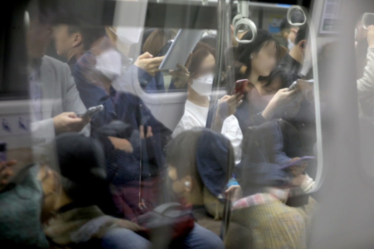 김포골드라인 열차를 이용하는 승객들의 모습. 기사 이해를 돕기 위한 자료 사진 / 뉴스1