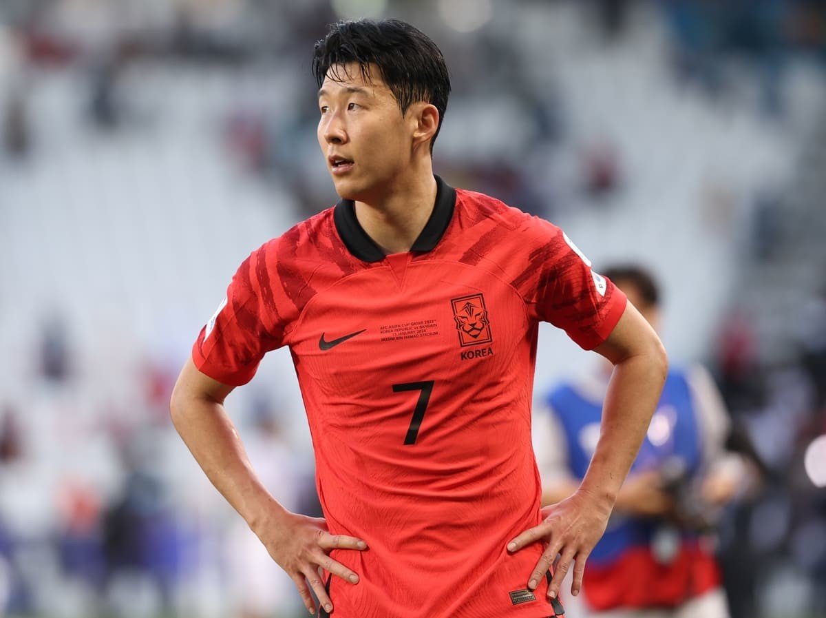 대한민국 축구대표팀 손흥민이 15일(현지시간) 카타르 도하 자심 빈 하마드 스타디움에서 열린 2023 아시아축구연맹(AFC) 카타르 아시안컵 조별리그 E조 대한민국과 바레인의 경기에서 3대1로 승리한 후 경기장을 나서고 있다. / 뉴스1