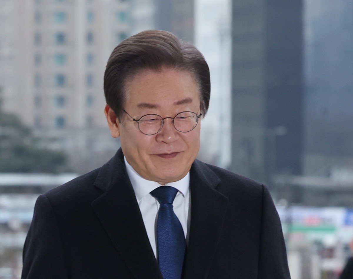 이재명 더불어민주당 대표가 17일 서울 여의도 국회 본청에 들어서고 있다. / 뉴스1